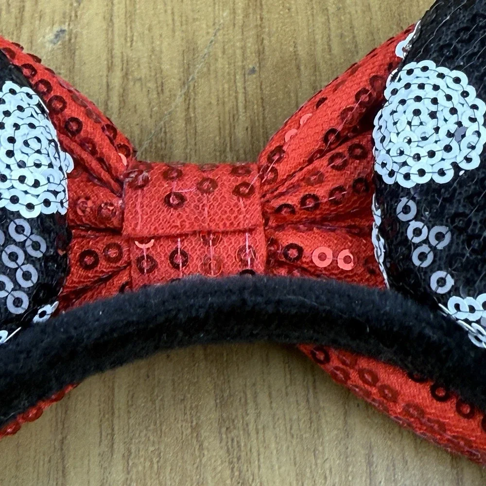 Disney Parks‎ Minnie Mouse Classic Red Polka Dot Bow Black Ears Sequin Headband